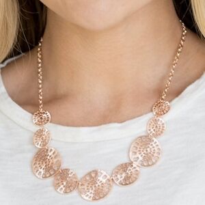 Elegant Rose Gold Hammered Disc Necklace